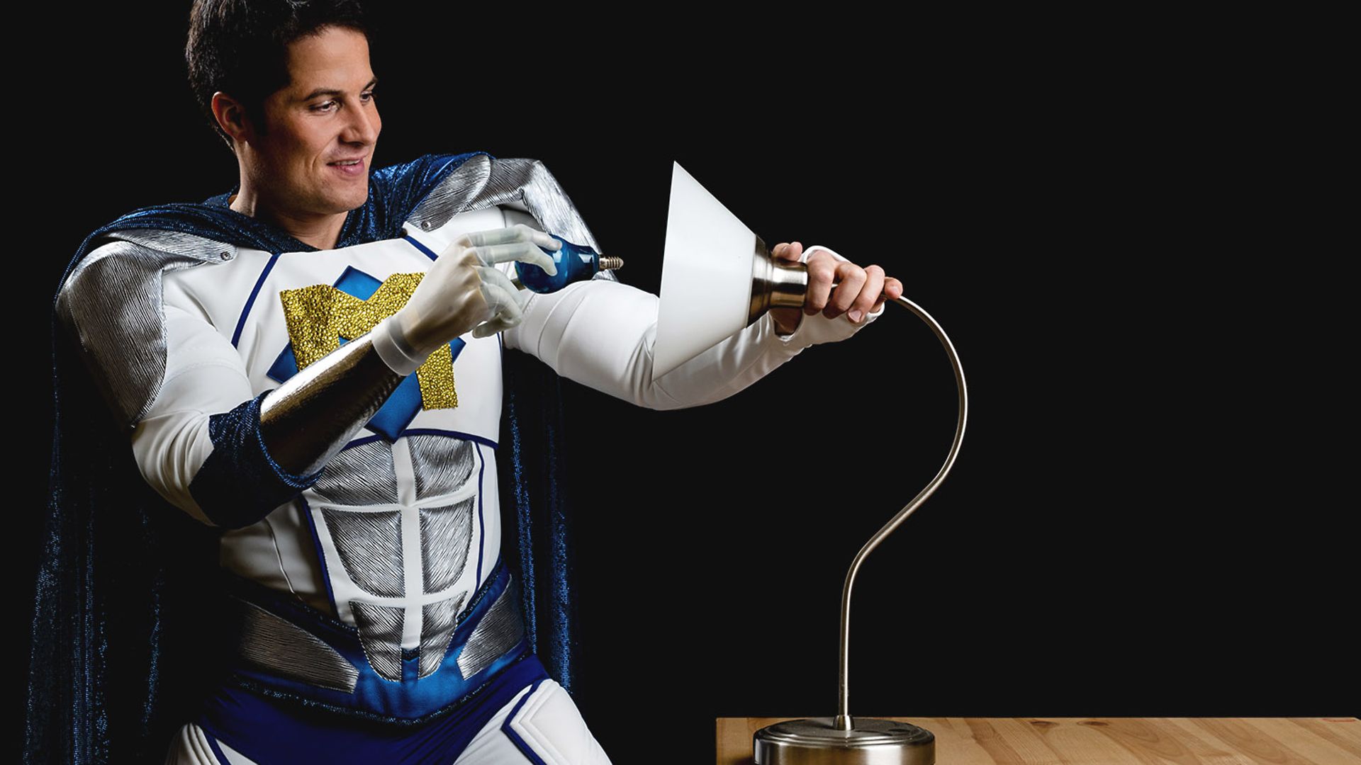 bionicman_maxon_lamp